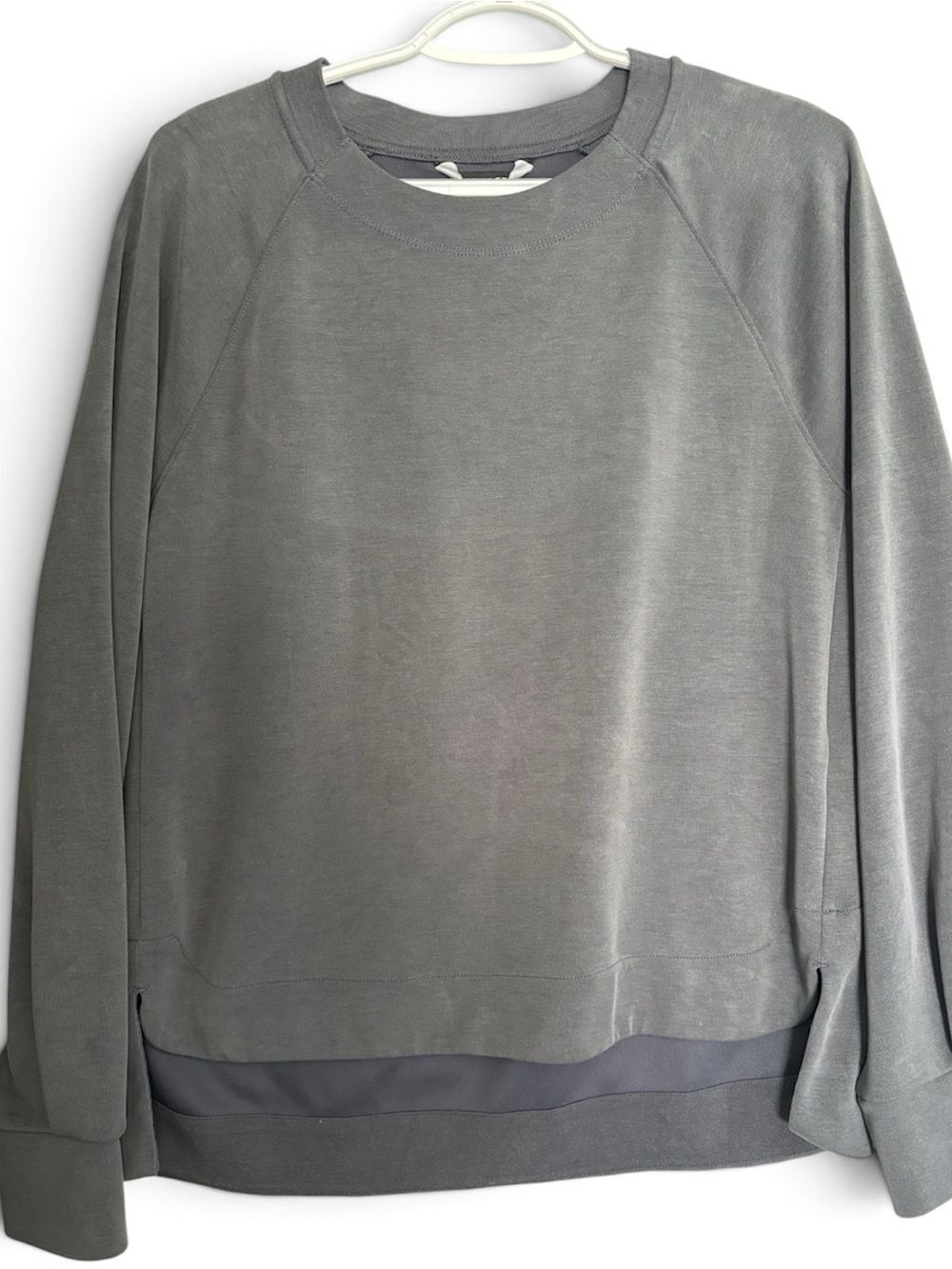 Athleta Seasoft Gray Crewneck Sweatshirt Pullover Top Size M / L Activewear